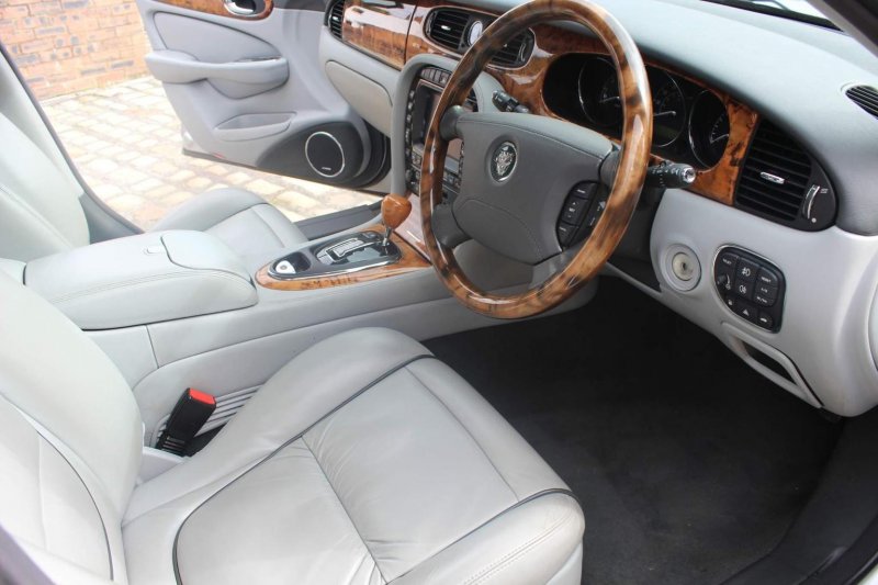 JAGUAR XJ