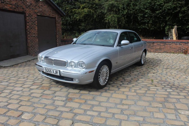 JAGUAR XJ