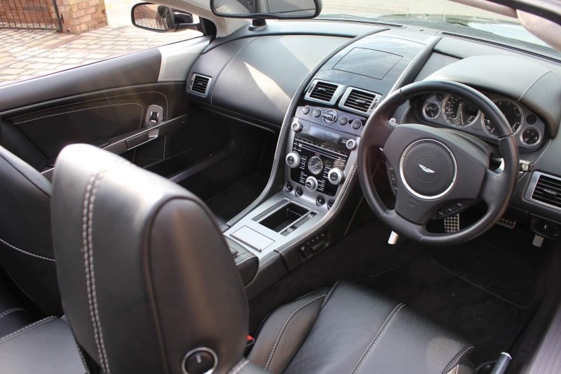 ASTON MARTIN DB9