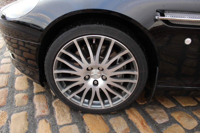 ASTON MARTIN DB9