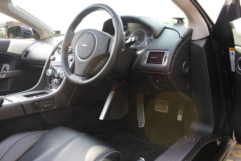 ASTON MARTIN DB9