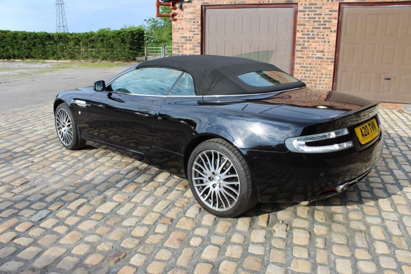ASTON MARTIN DB9