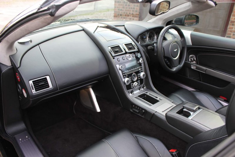 ASTON MARTIN DB9