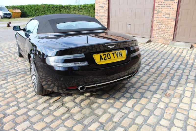 ASTON MARTIN DB9