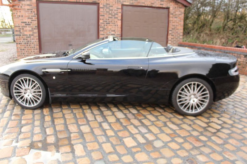 ASTON MARTIN DB9