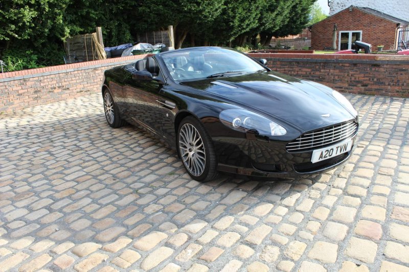 ASTON MARTIN DB9