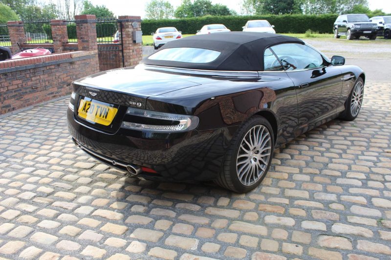 ASTON MARTIN DB9