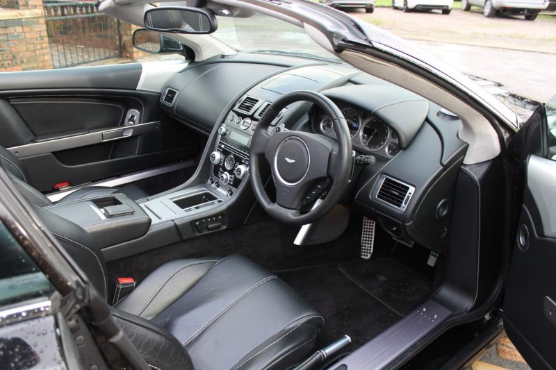 ASTON MARTIN DB9