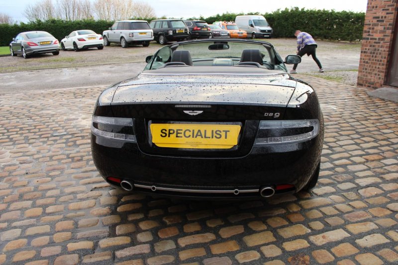 ASTON MARTIN DB9
