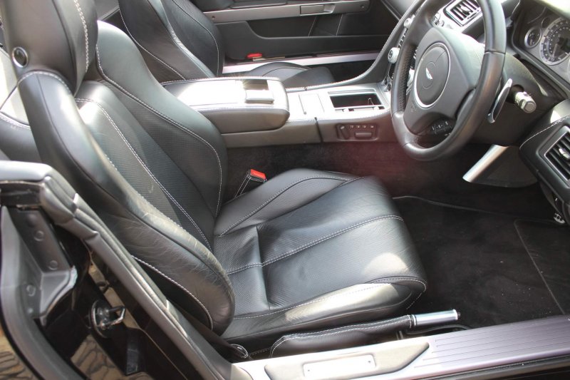 ASTON MARTIN DB9