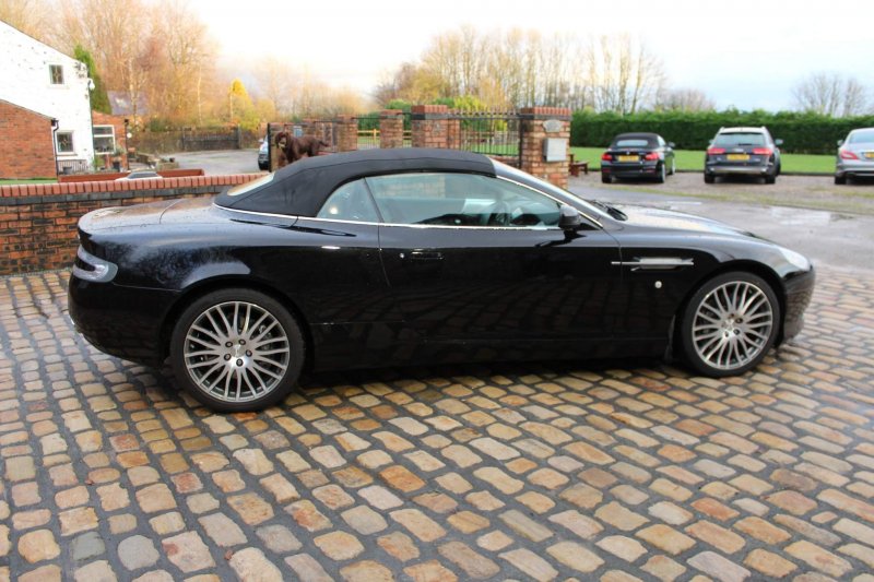 ASTON MARTIN DB9