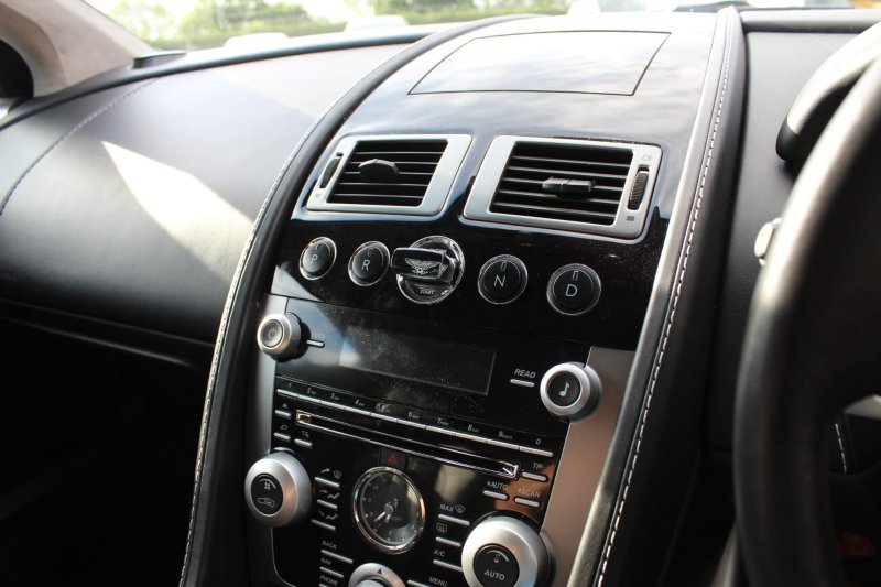 ASTON MARTIN DB9