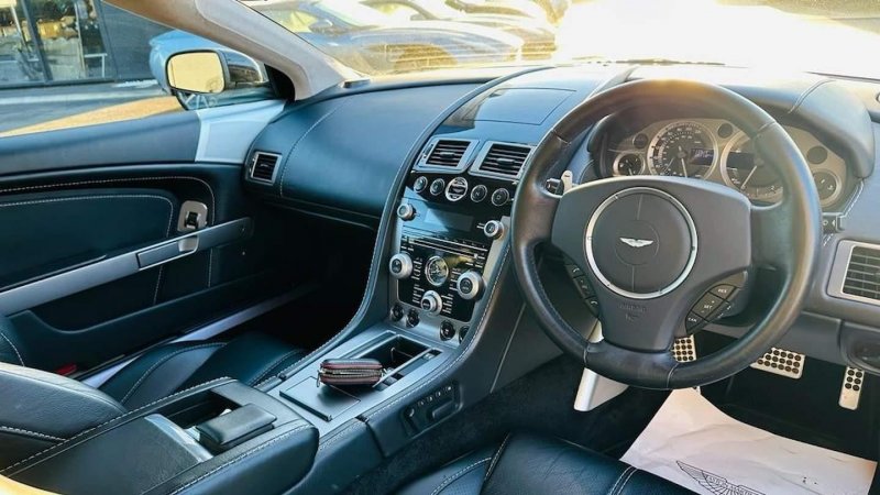 ASTON MARTIN DB9