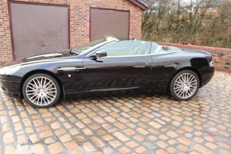 ASTON MARTIN DB9