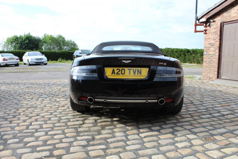ASTON MARTIN DB9