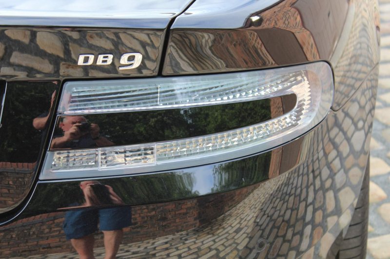 ASTON MARTIN DB9