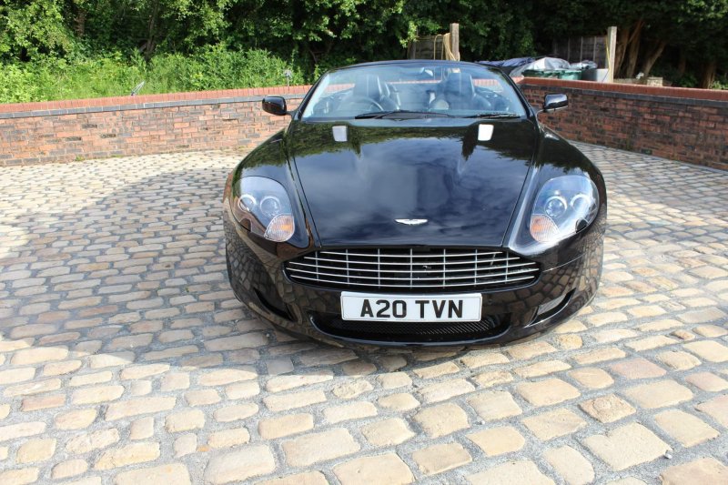 ASTON MARTIN DB9