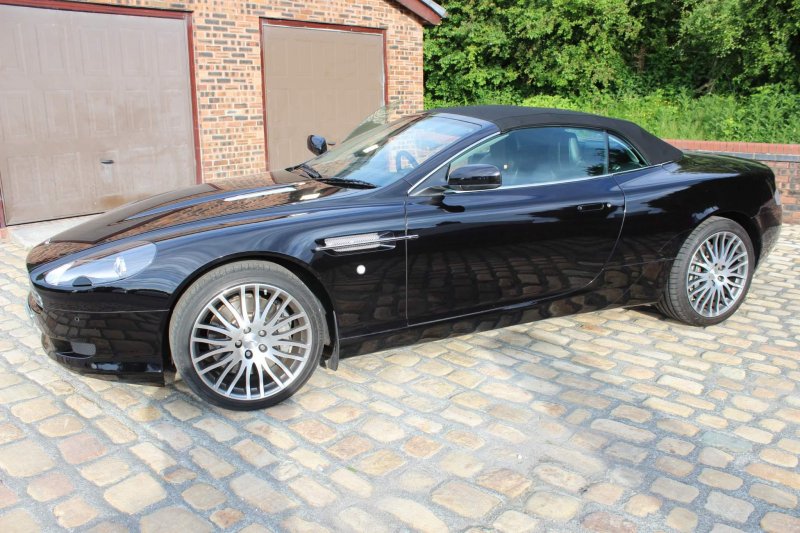 ASTON MARTIN DB9