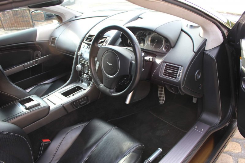 ASTON MARTIN DB9
