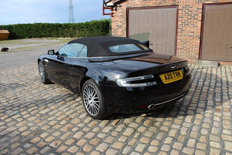 ASTON MARTIN DB9