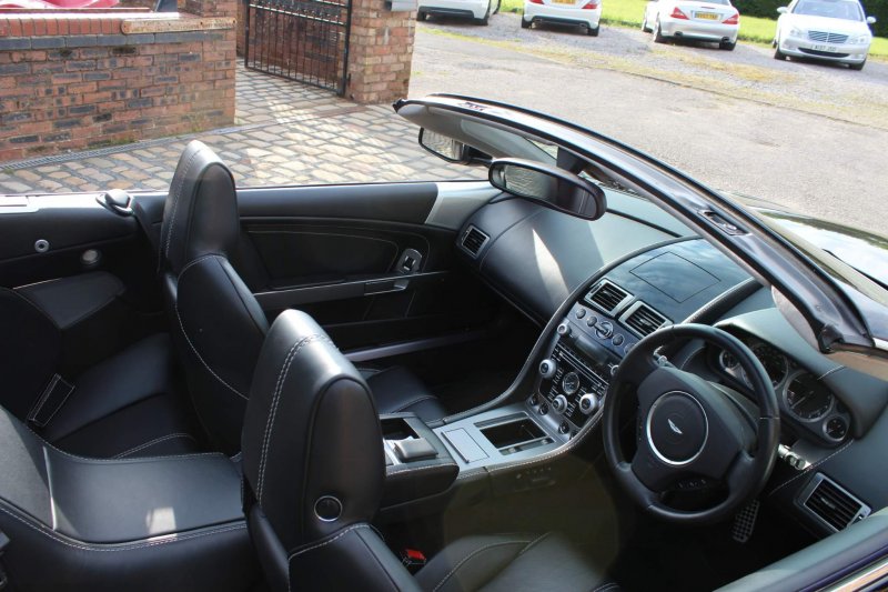 ASTON MARTIN DB9