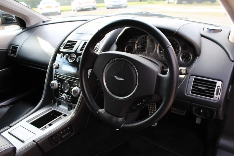 ASTON MARTIN DB9