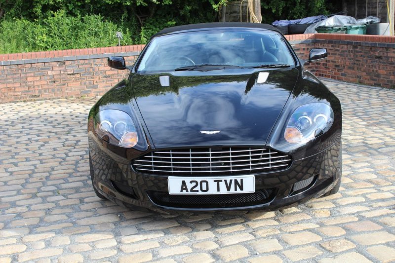 ASTON MARTIN DB9