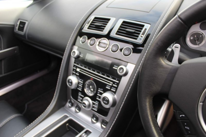 ASTON MARTIN DB9