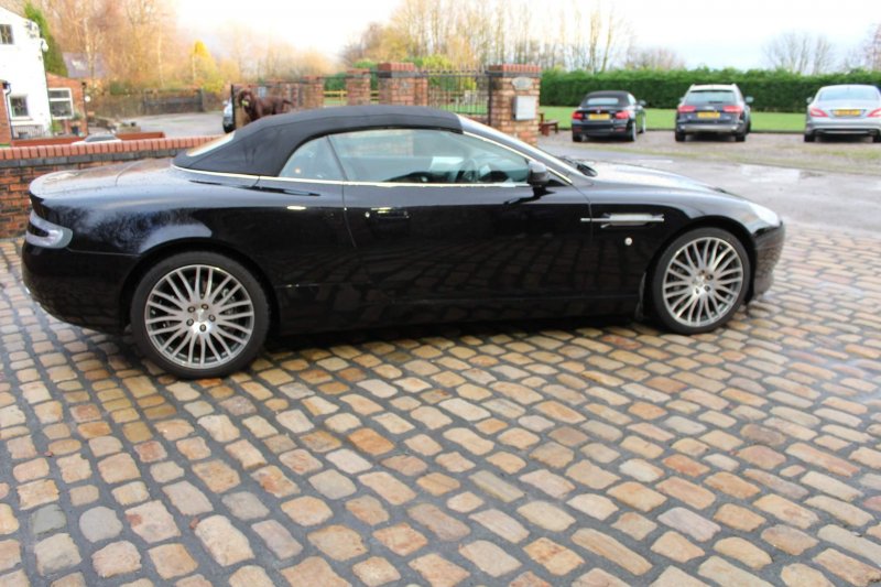 ASTON MARTIN DB9