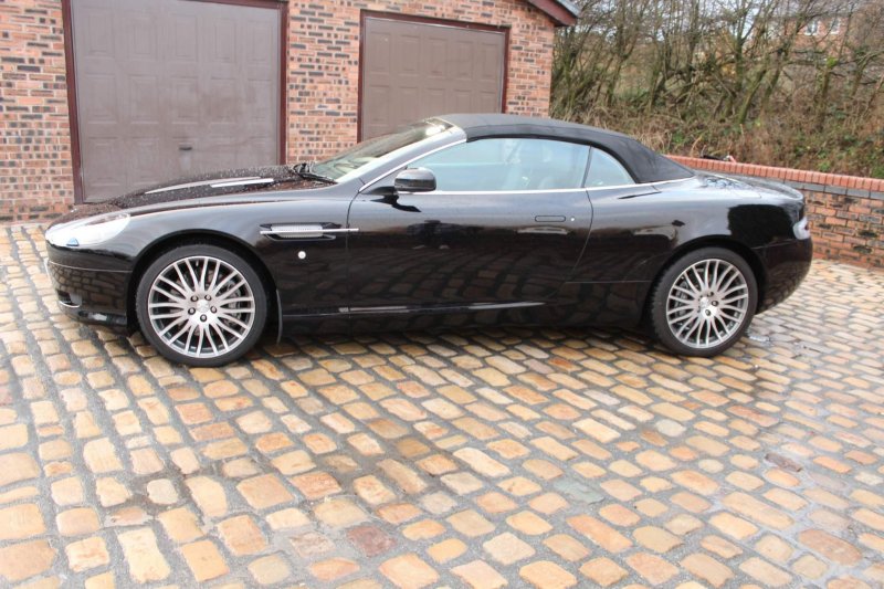 ASTON MARTIN DB9