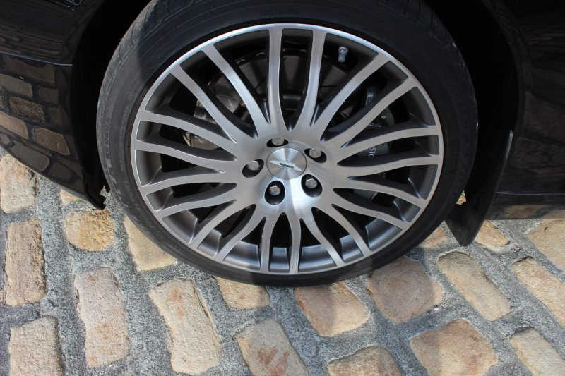 ASTON MARTIN DB9