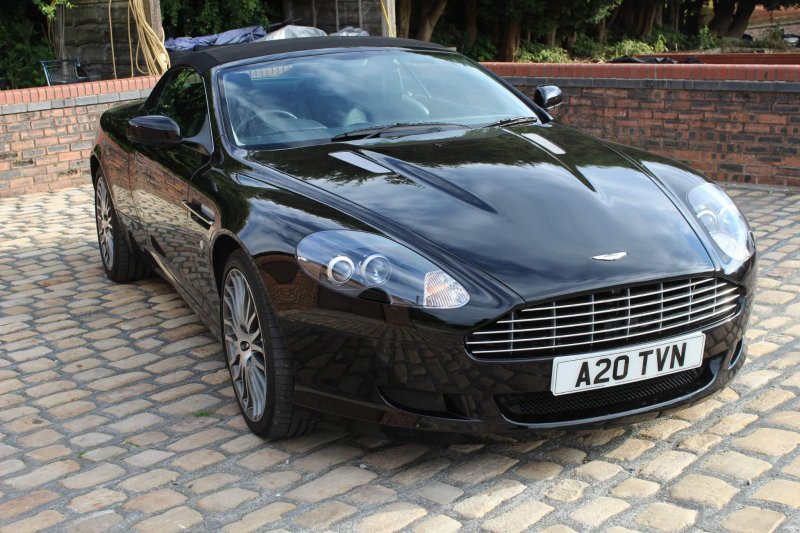 ASTON MARTIN DB9