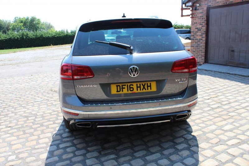 VOLKSWAGEN TOUAREG
