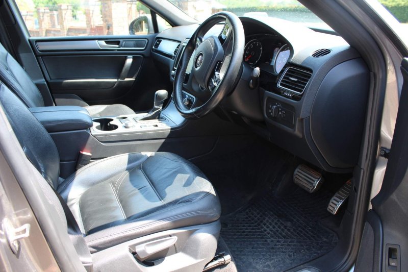 VOLKSWAGEN TOUAREG