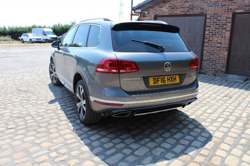 VOLKSWAGEN TOUAREG
