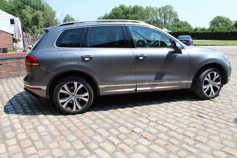 VOLKSWAGEN TOUAREG