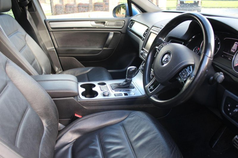 VOLKSWAGEN TOUAREG