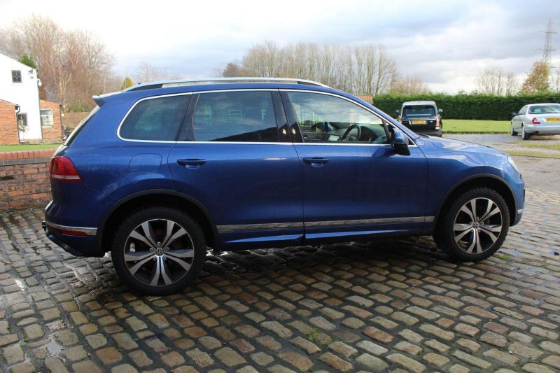 VOLKSWAGEN TOUAREG