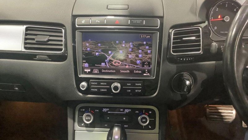 VOLKSWAGEN TOUAREG