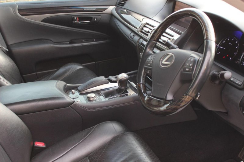 LEXUS LS