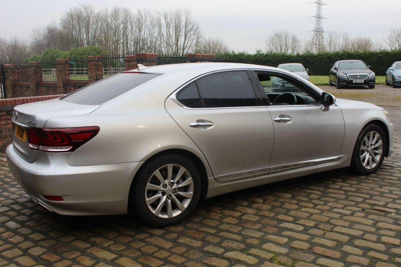 LEXUS LS