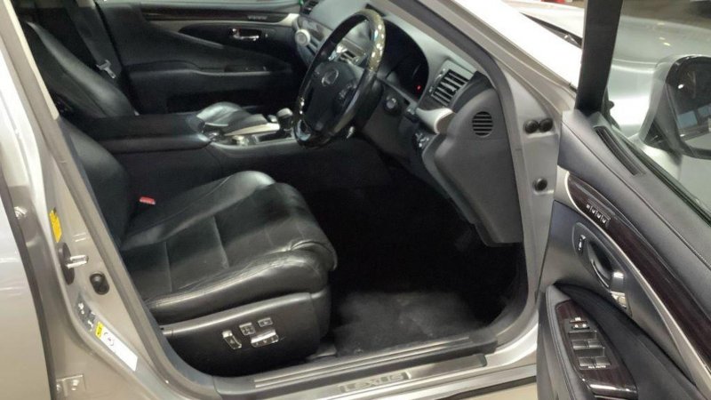 LEXUS LS