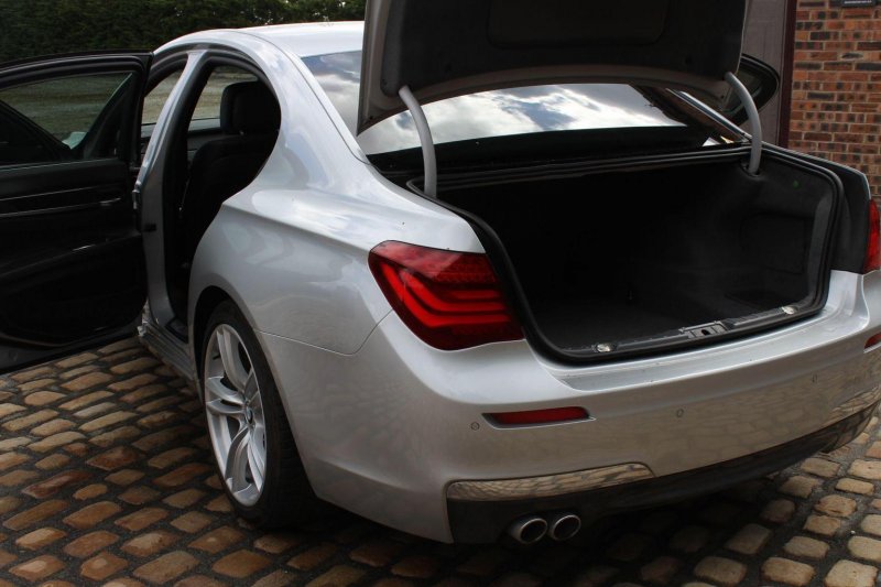BMW 7 SERIES