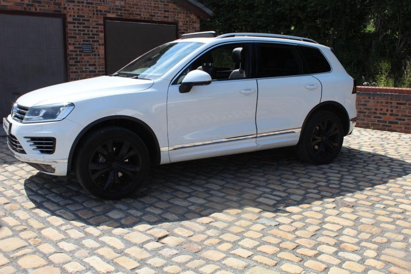 VOLKSWAGEN TOUAREG