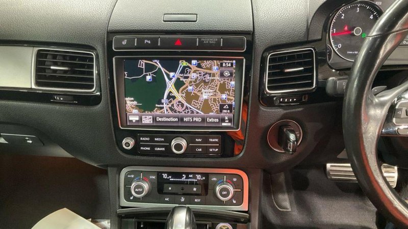 VOLKSWAGEN TOUAREG